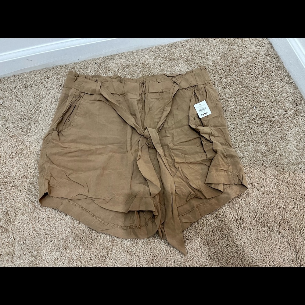 Tan Shorts🤎